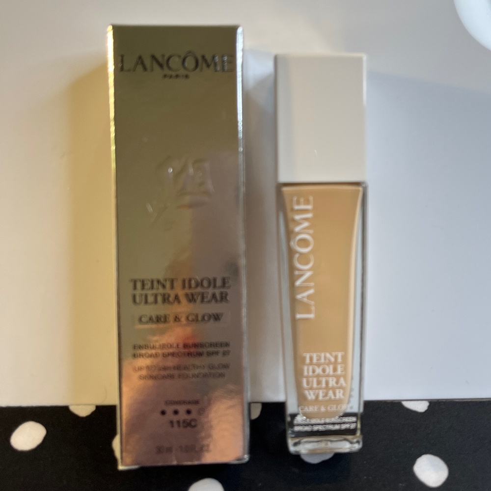 LANCOME Ultra Wear Care & Glow Foundation in shade 115C - Picture 2 of 7